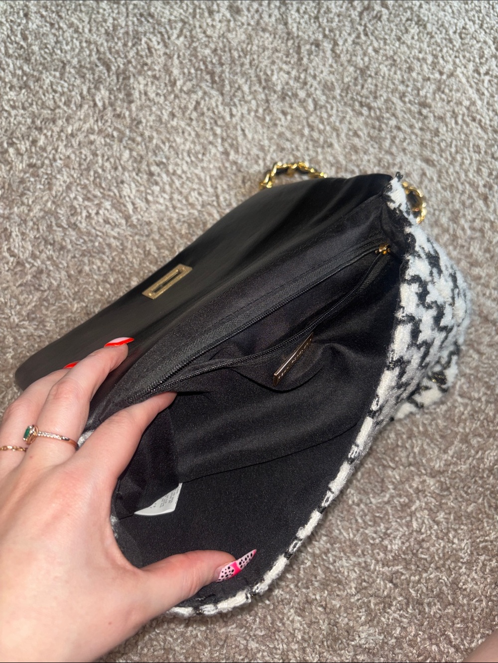 Chic Black & White Houndstooth Chain Shoulder Bag - Picture 3 of 3